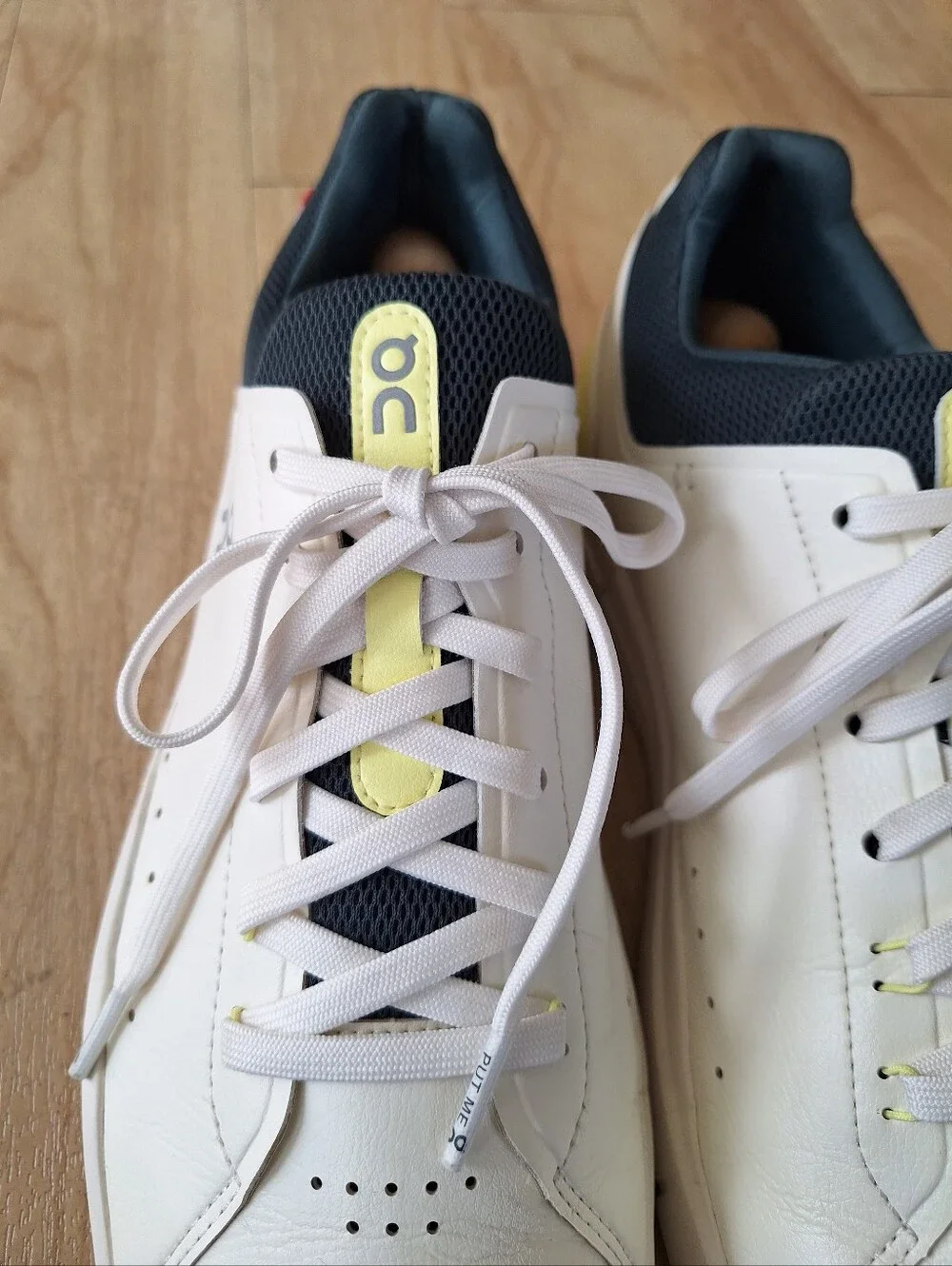 Mens 11 - On THE ROGER Advantage Ivory Evergreen Sneaker